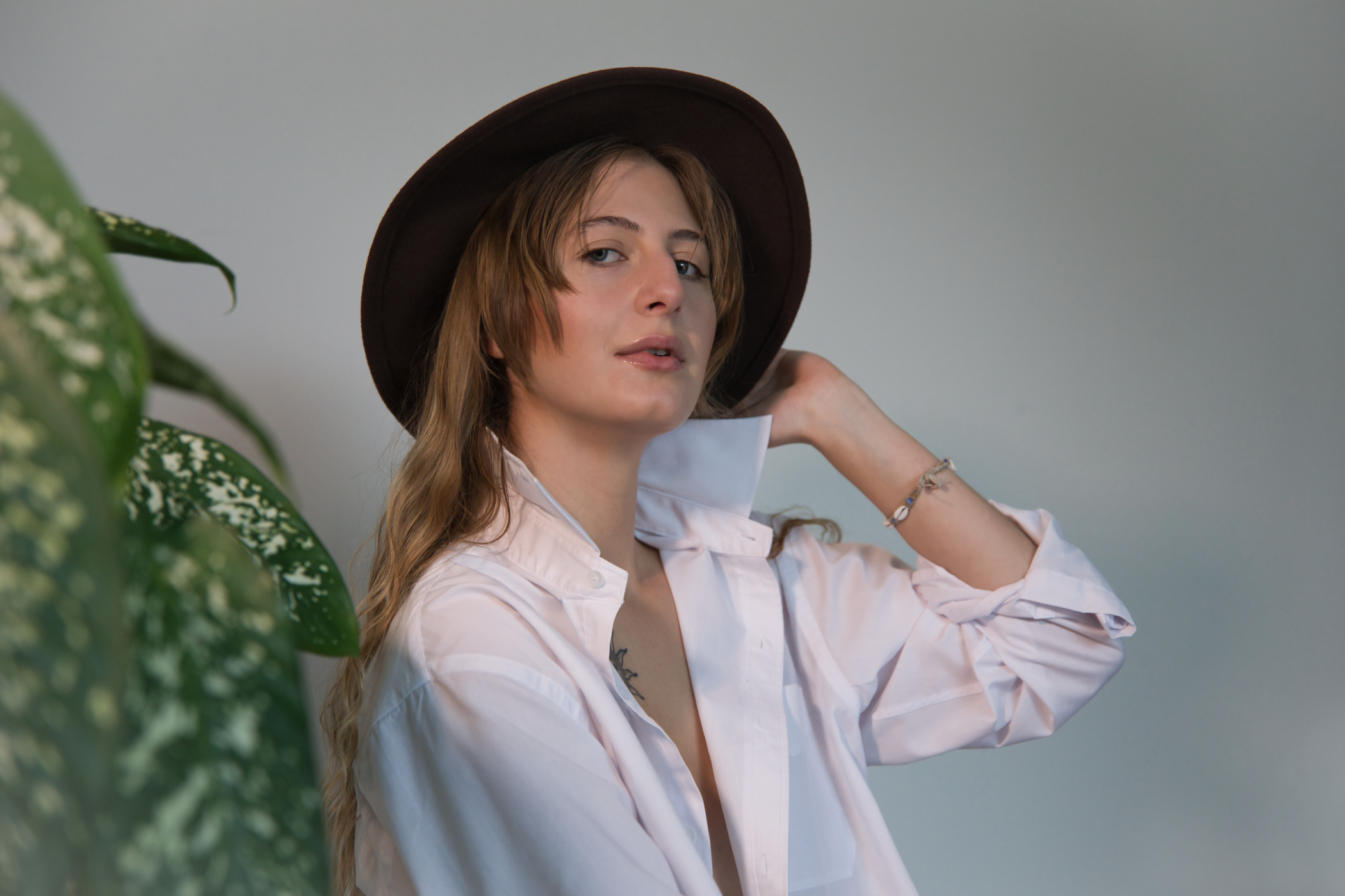 woman in hat photo
